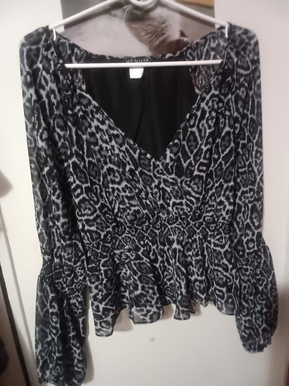 Venus Black/Gray Peasant Top. Size 10